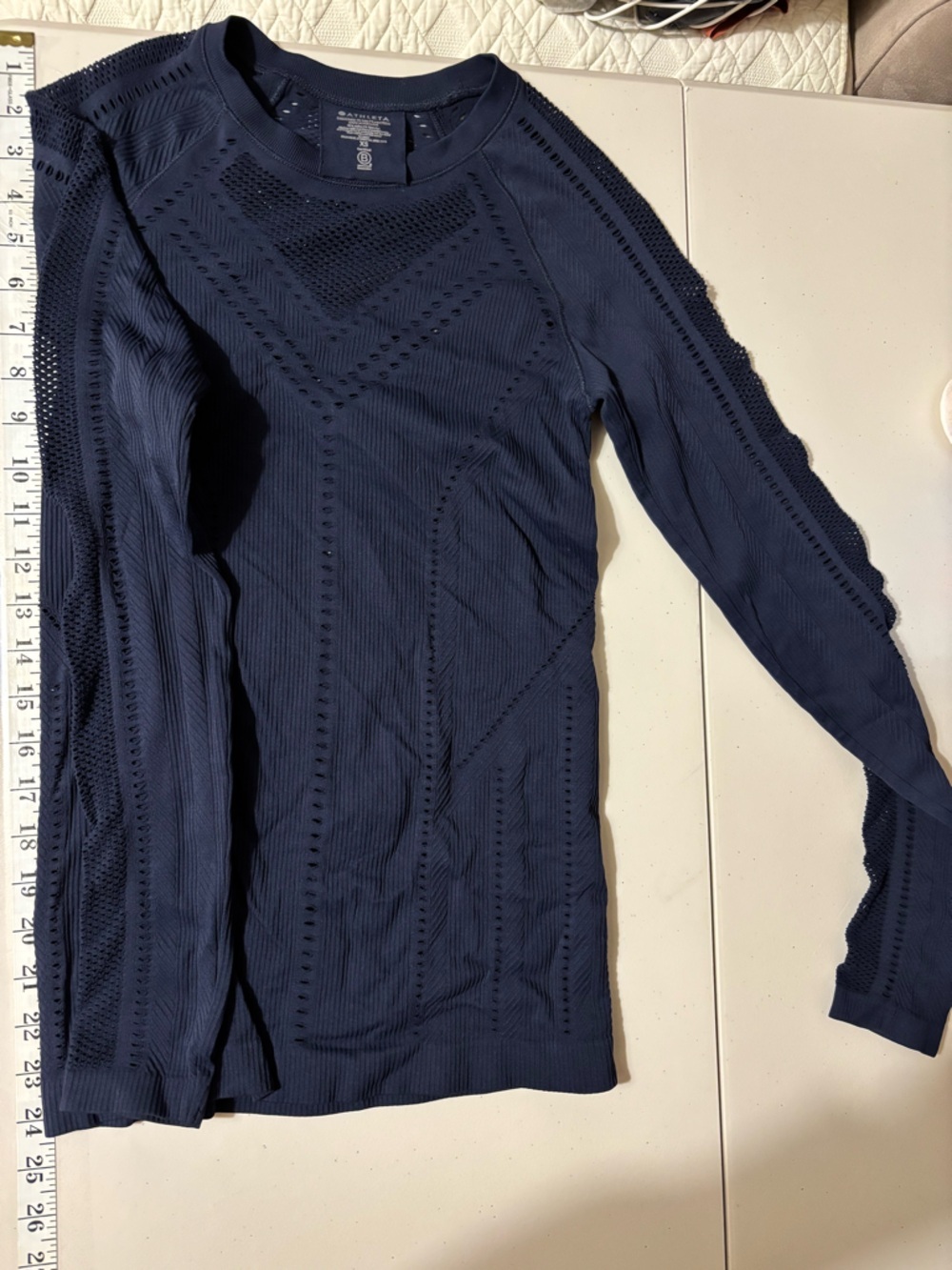 Athleta Oxygen Mesh Top Navy Size XS Long Sleeve Net Elevated Athleisure Fitness - Picture 7 of 7